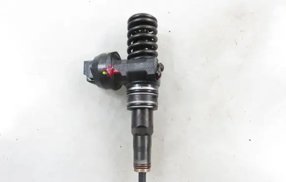 Volkswagen Golf Plus Fuel injector 0414720215 038130073AG
