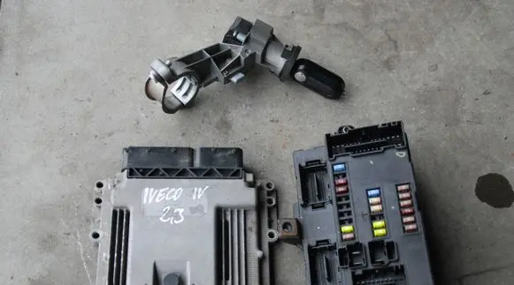 Iveco Daily 4th gen Engine ECU kit and lock set XXX 35S13 130KM