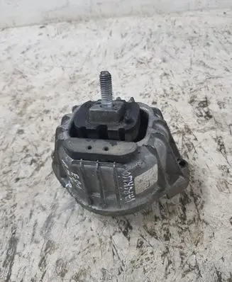 BMW 1 E81 E87 Engine mount bracket