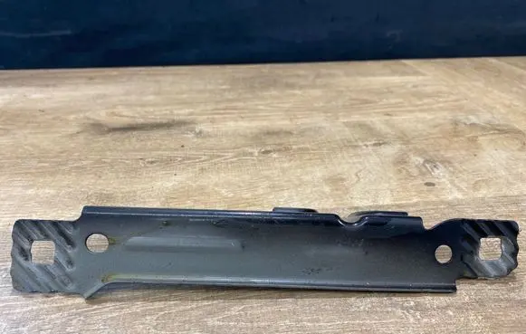 Fender mounting bracket