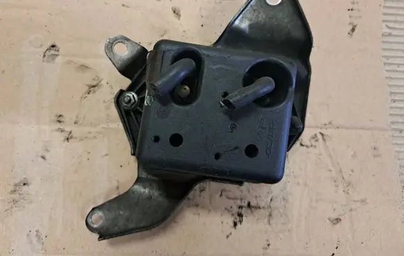 Vacuum air tank