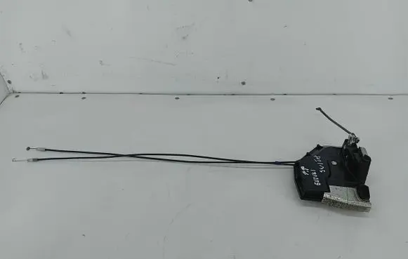 Suzuki Swift I Front door lock