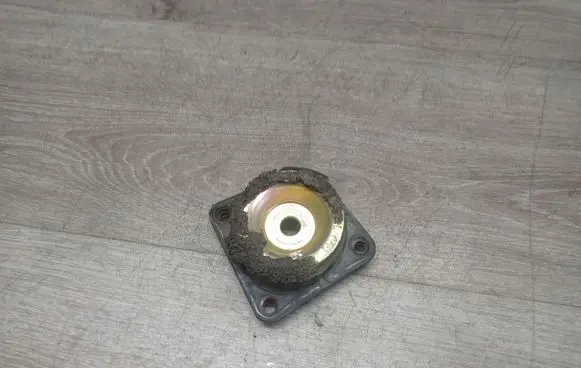 Volvo V70 Front upper strut mount 