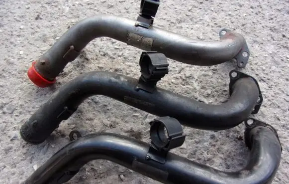 Iveco Daily 6th gen Engine coolant pipe/hose 504093141