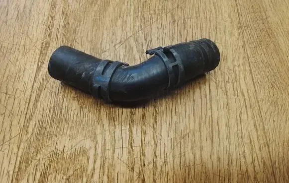 Porsche Macan (95B) Engine coolant pipe/hose 95B819371D