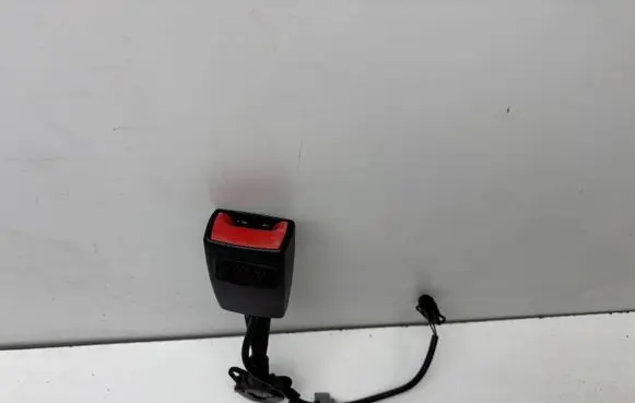 Audi A6 S6 C6 4F Front seatbelt buckle 8E0857755D