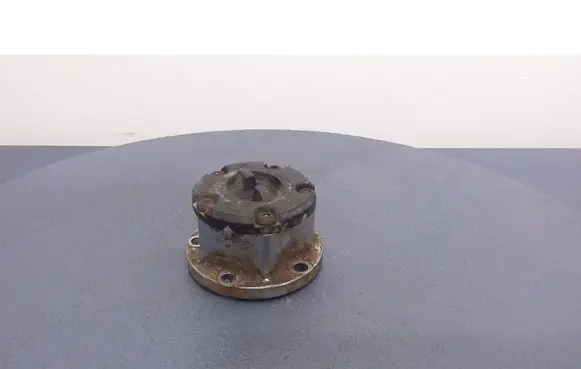 Daihatsu Feroza Front wheel hub spindle knuckle 