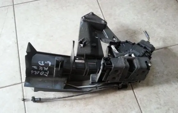 Ford Focus Front door lock