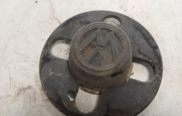 Volkswagen Golf II Original wheel cap 871601171
