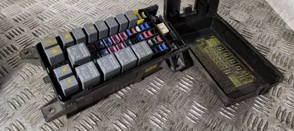 KIA Sedona Fuse module 0K53H 10030725098 G053H0308040563
