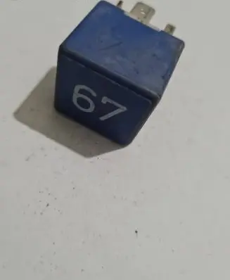Volkswagen PASSAT B5 Other relay 857951253 899663
