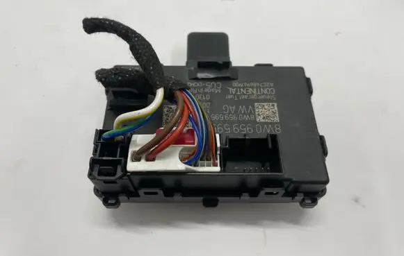 Audi A4 S4 B9 Door control unit/module 8W0959595H
