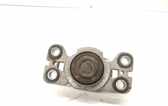 Volvo S60 Engine mount bracket