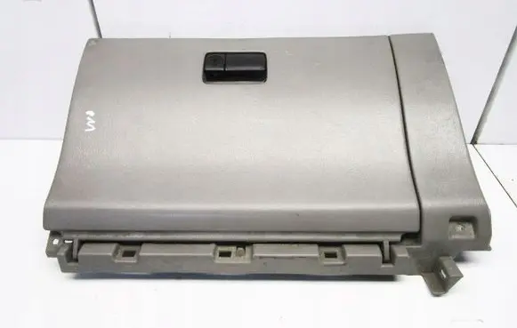 Nissan Primera Glove box