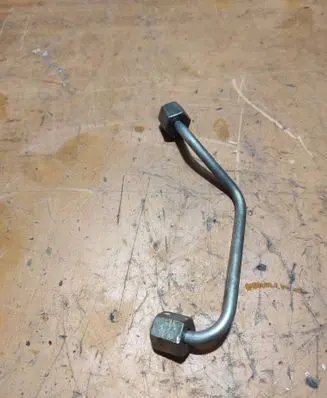 Fuel injector supply line/pipe