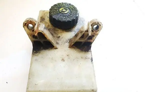 Honda Civic Brake fluid reservoir 