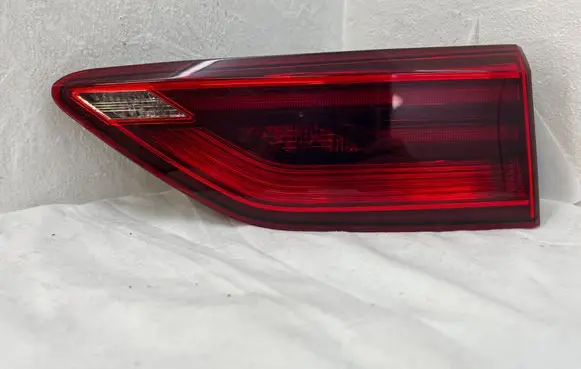 Volkswagen Golf VIII Tailgate rear/tail lights 5H0945094D