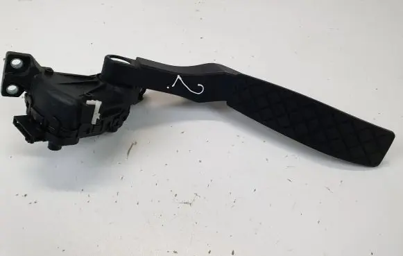 Volkswagen Touareg I Accelerator throttle pedal 6PV00777027 7L6723507A