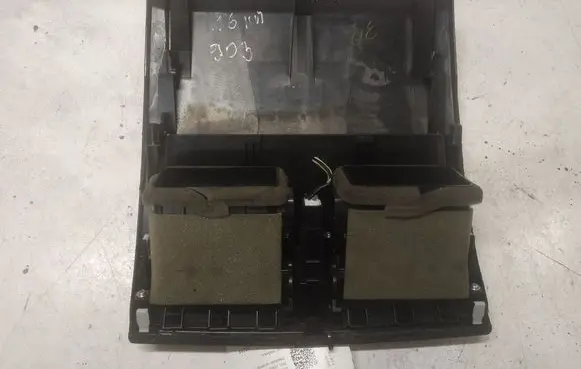 Mazda 6 Dash center air vent grill