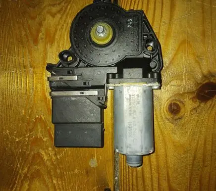 Volkswagen Eos Rear door window regulator motor 1Q0959704A