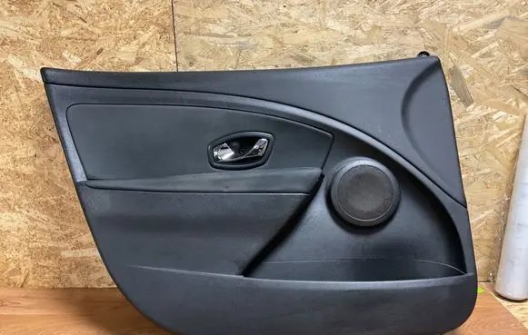 Renault Megane III Front door card panel trim 156042781