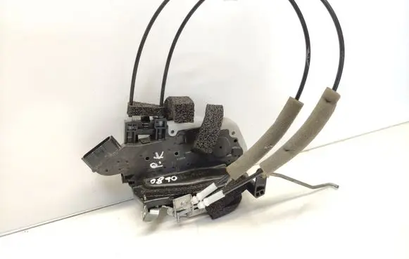Nissan Juke I F15 Front door lock S5611460