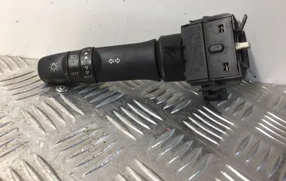 Mitsubishi Pajero Indicator stalk E380013