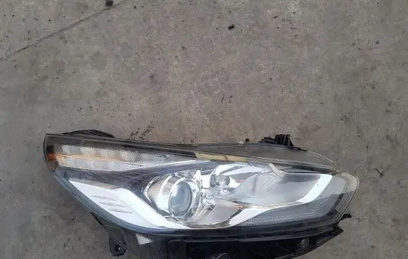 Ford C-MAX II Headlight/headlamp