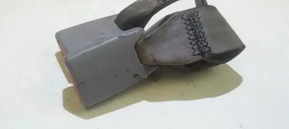 Mazda 626 Rear seatbelt buckle ge4trh g2285