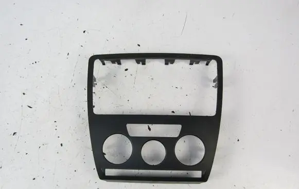 Skoda Octavia Mk2 (1Z) Radio/GPS head unit trim 