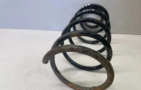 Volkswagen Golf IV Front coil spring