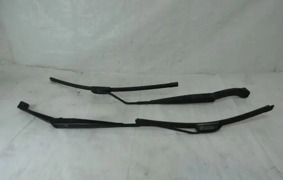 Front wiper blade arm