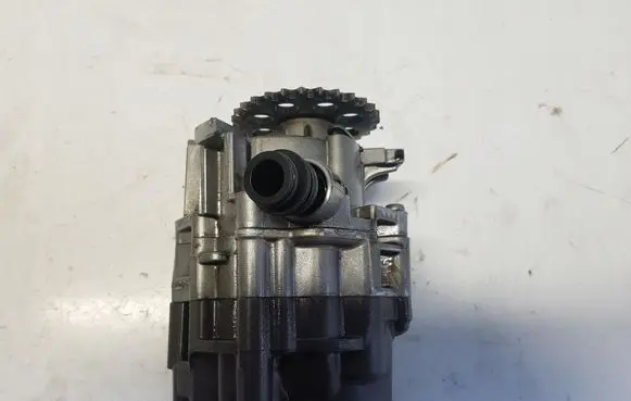 Mercedes-Benz E W213 Oil pump A6541800101