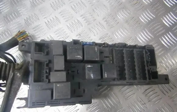 Volvo S80 Fuse box set 8637841 518717004