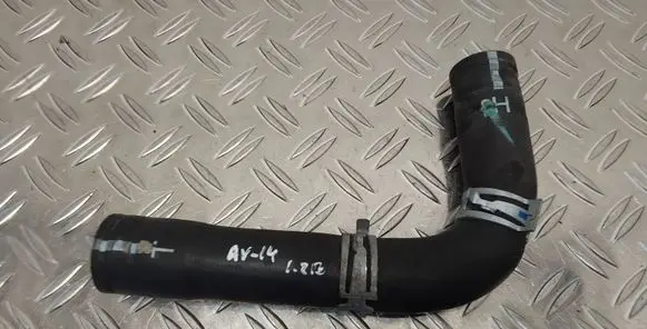 Toyota Avensis T270 Engine coolant pipe/hose
