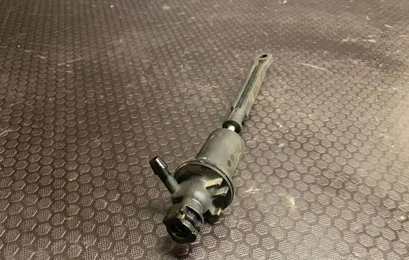 Opel Vivaro Clutch master cylinder 93857432