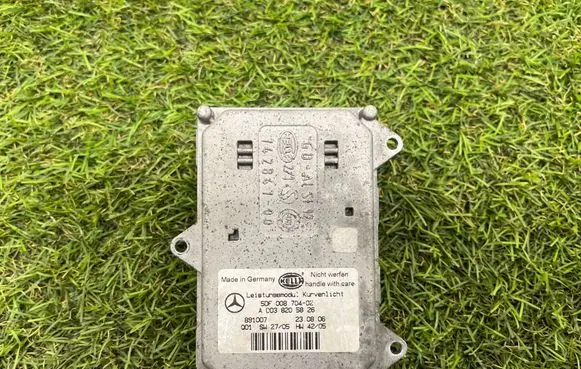 Mercedes-Benz CLS C219 Headlight ballast module Xenon A0038205826 5DF00870402