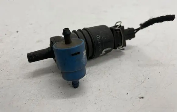 Opel Astra J Windscreen/windshield washer pump