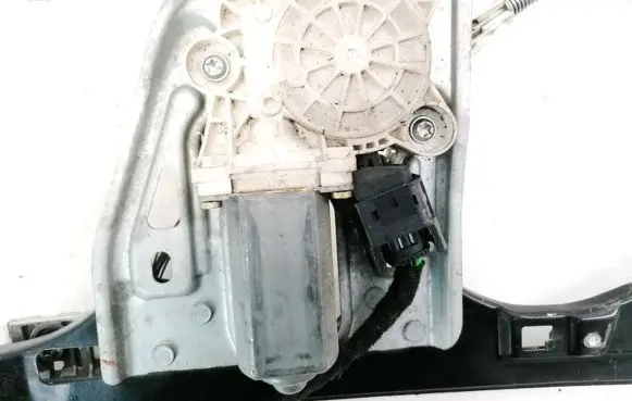 Mercedes-Benz C W203 Front door window regulator motor A2118201842