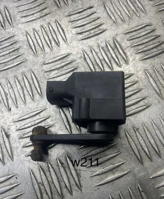 Mercedes-Benz E W211 Air suspension front height level sensor A0105427717
