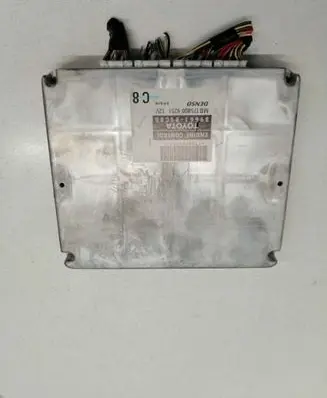Toyota Avensis T250 Engine control unit/module 8966105C80 MB1758009251
