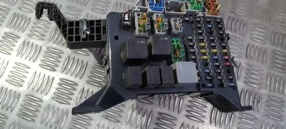 Ford Mondeo Mk III Fuse box set 1S7T14A073AE 1S7T-14A073-AE