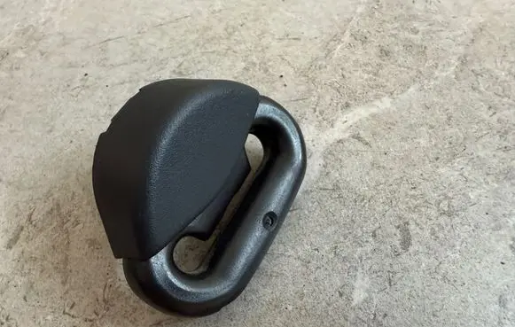 Volkswagen Amarok II Front seatbelt buckle