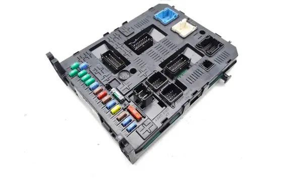 Peugeot Partner Fuse module 9812188580