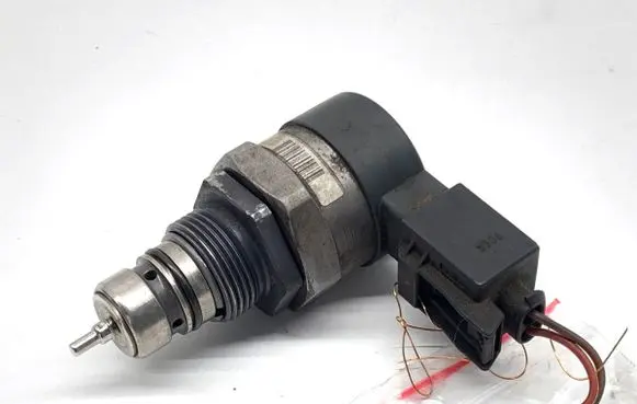 BMW 3 E90 E91 Fuel pressure regulator 0281002481