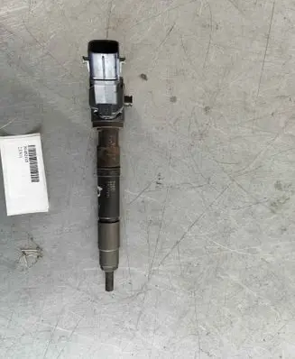 Volvo XC40 Fuel injector 31452115