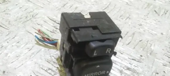 Toyota Avensis T250 Wing mirror switch 183574