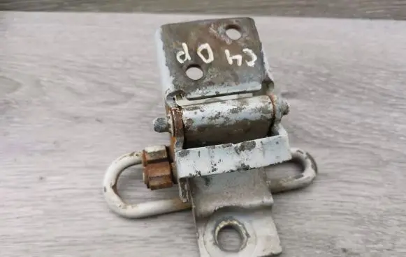 Audi A6 S6 C4 4A Front door lower hinge 7K0831411A 4L0831412D