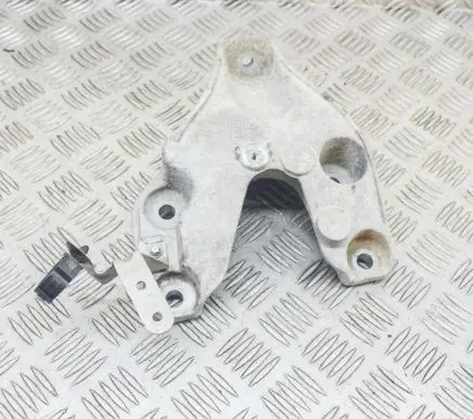 BMW 1 F20 F21 Engine mounting bracket 6789093