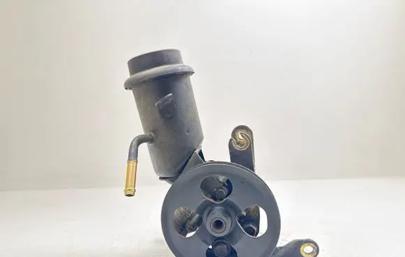 Toyota Yaris Power steering pump